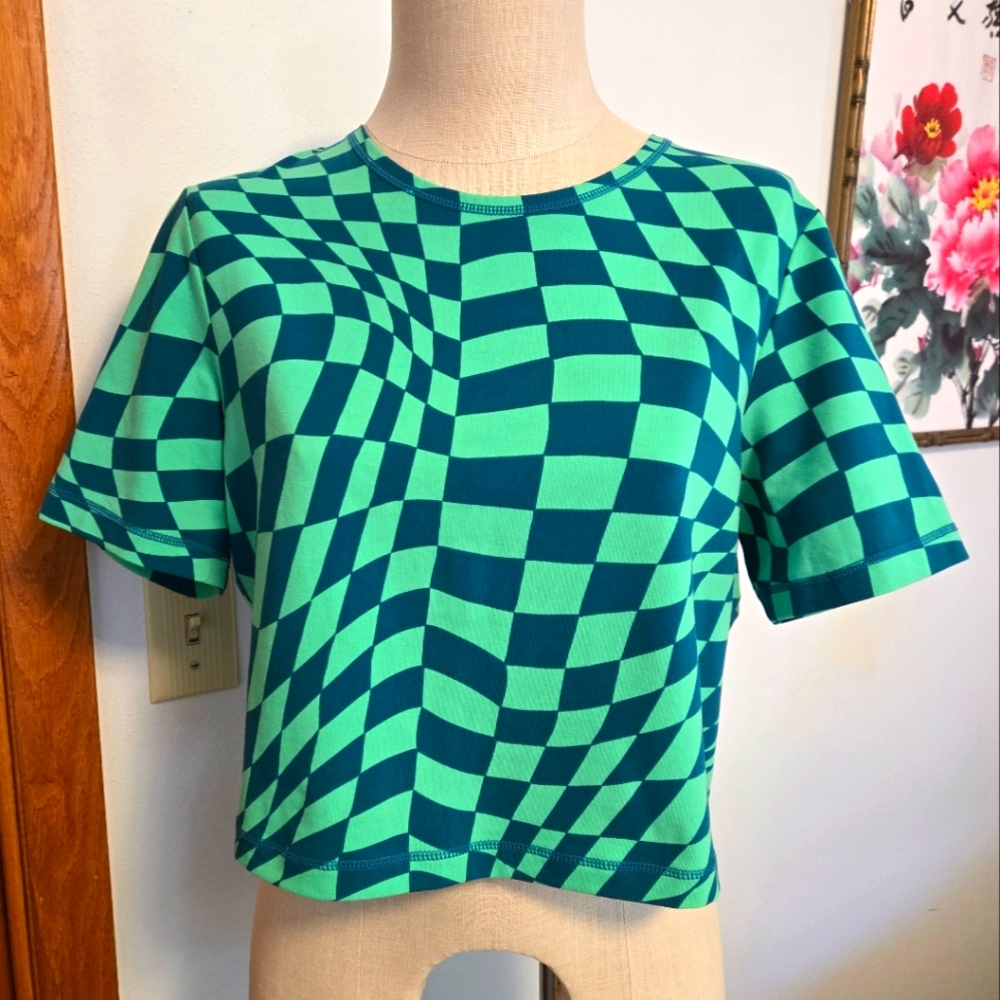 GORMAN WARPED GREEN GRAPHIC CROPPED T-SHIRT. SIZE 16.